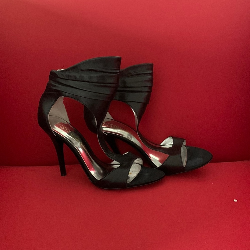 VGUC Guess shoes